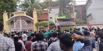 চট্টগ্রাম সরকারি কমার্স কলেজে শিবির-ছাত্রদল হাতাহাতি